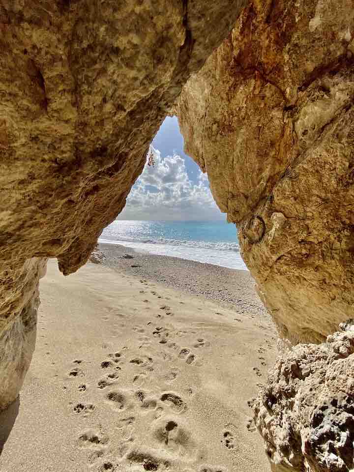 Höhle am Strand Lefkada